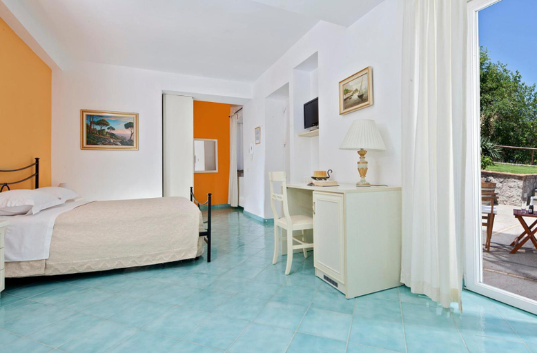 Bedroom 5, Parco Vittoria Holidays House, Napoli