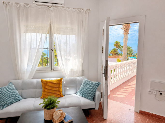 Room 3, Villa Juanita en Nerja con Vistas al mar, Málaga