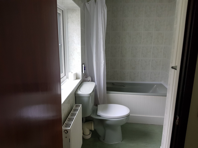Bathroom 3, Dolbrodmaeth Riverside, Gwynedd