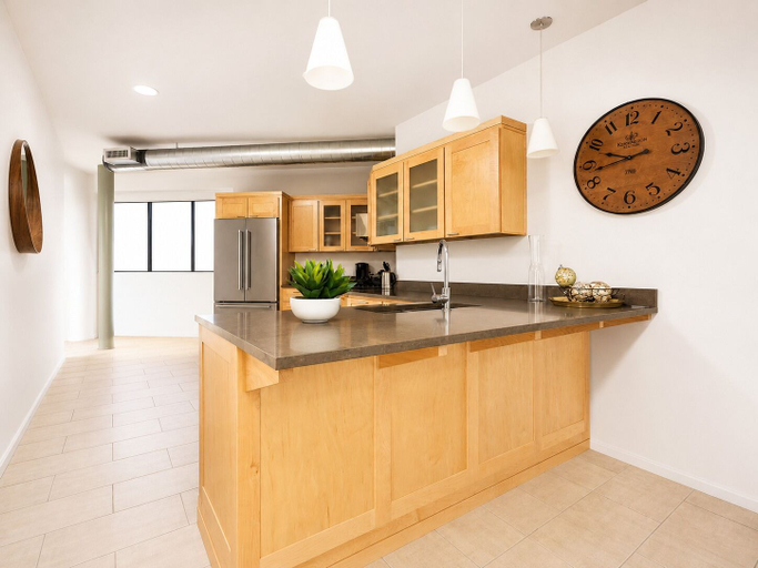 Private kitchen 3, Upscale 3BR Penthouse by CozySuites, Indianapolis