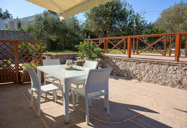 Exterior & Views 2, Parco Vittoria Holidays House, Napoli