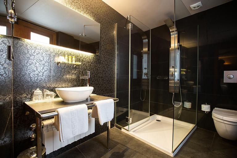 Bathroom 4, Hotel Sancho Abarca Petit SPA, Huesca