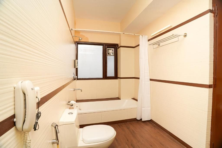 Bathroom 2, Gigi Aurea Resorts & Spa, East Sikkim