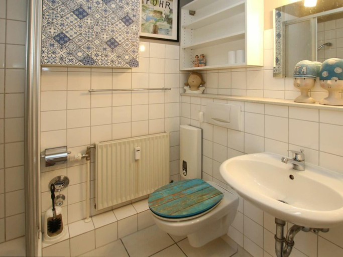 Bathroom 2, Holiday Apartment With 1 Bedroom, Nordfriesland
