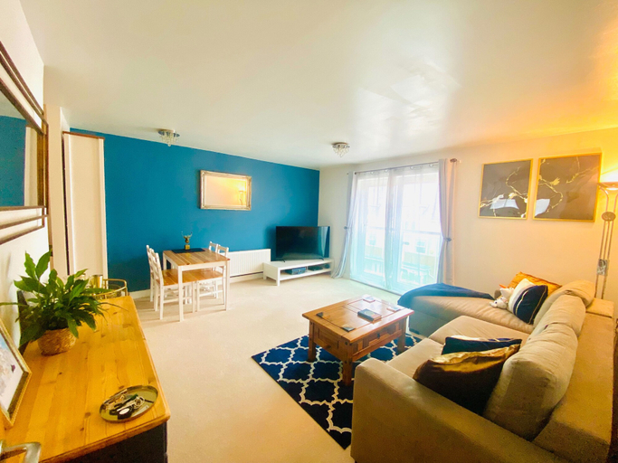 Living area 4, Apartment Sleeps 4 With Parking, Surrey