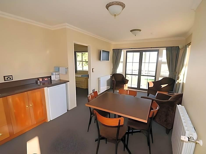 Bedroom 5, Lantern Court Motel, Buller
