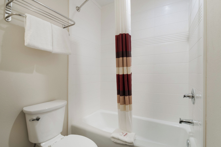 Bathroom 5, Red Roof Inn Houston – Spring North, Houston