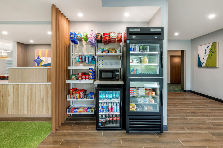 Food & Drinks 5, Spark by Hilton Freeport, Cumberland