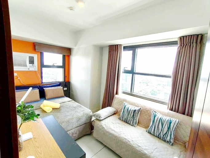 Room 1, MR BED-Skyline View Condo With POOL, Cebu City