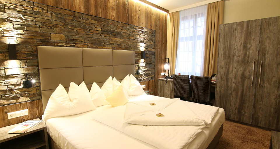 Bedroom 2, Hotel Goldener Adler, BW Signature Collection, Innsbruck