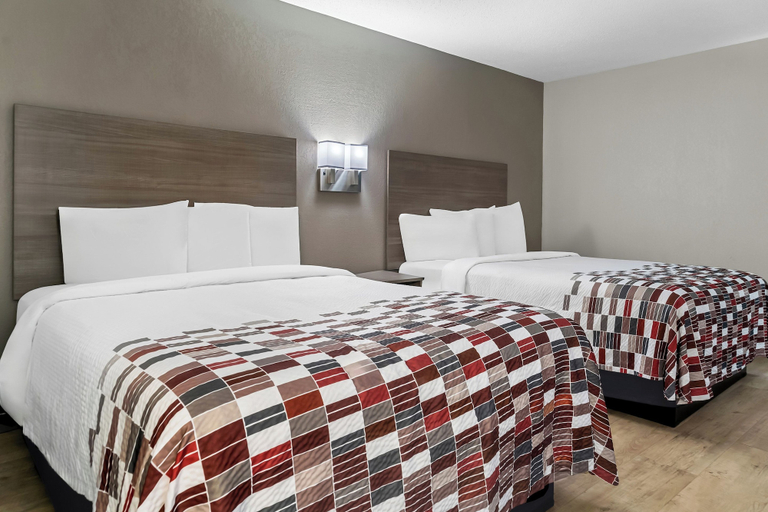 Bedroom 3, Red Roof Inn Flint, Genesee