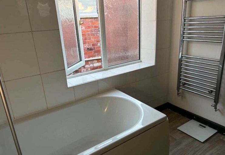 Bathroom 4, Apartment Sleeps 4 With Parking, Staffordshire