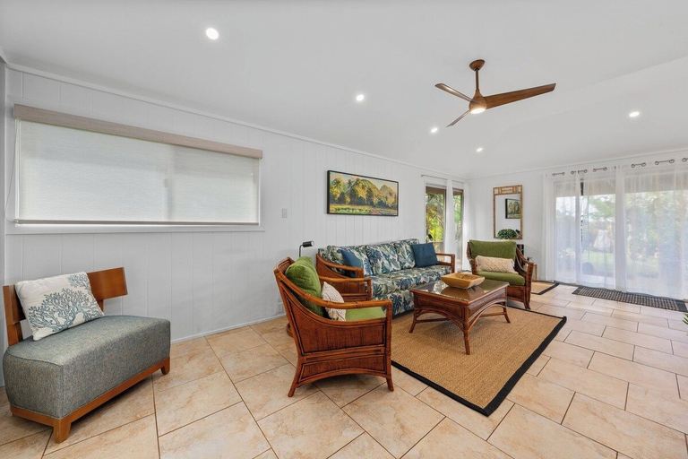 Interior 3, Plantation Style 2BD Cottage AC Near Beach - International Colony Club 16, Maui