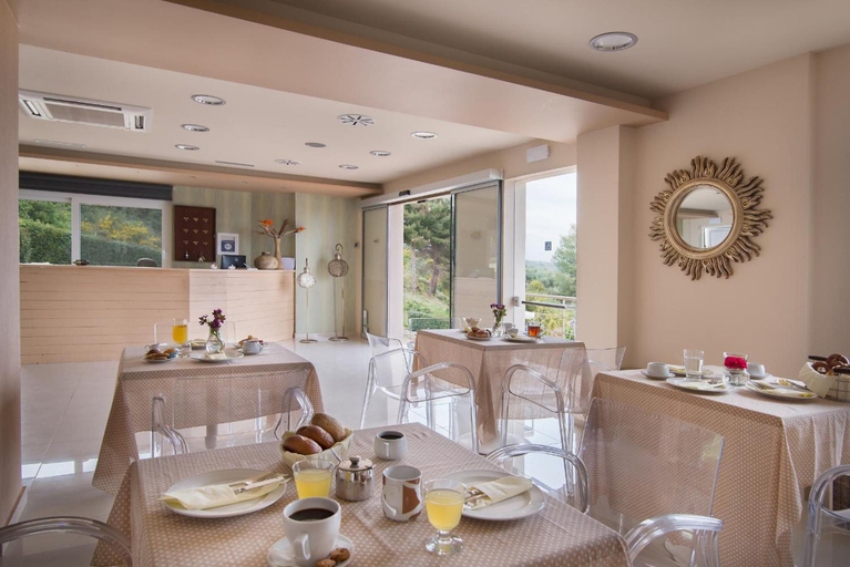 Food & Drinks 5, Baywatch Hotel, Peloponnese