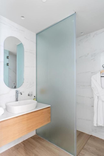 Bathroom 5, The City Hotel & Suites, Crete