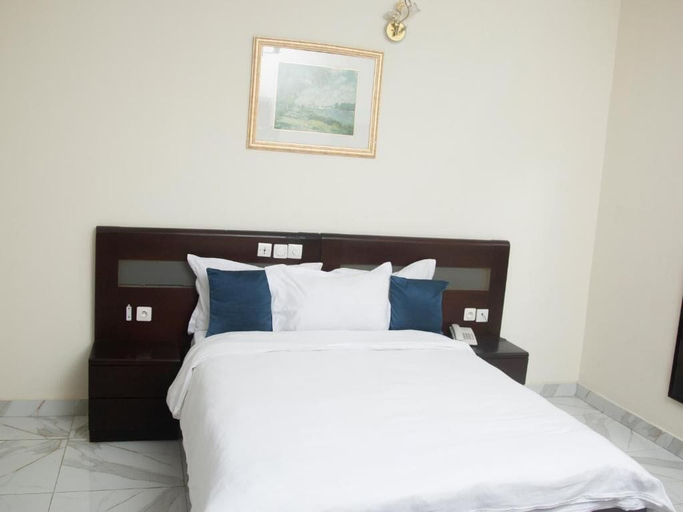 Room 5, Champion Hotel, Wouri