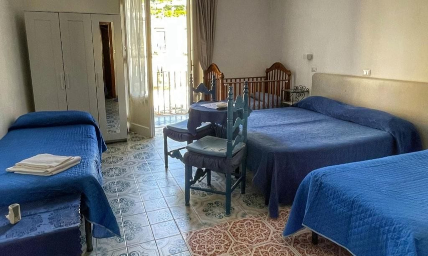Bedroom 5, Hotel Europa, Salerno