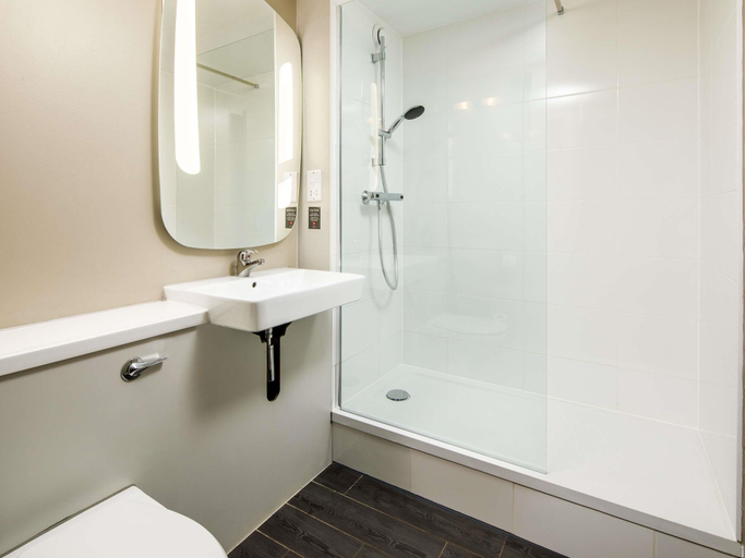 Bathroom 4, ibis Coventry South, Coventry
