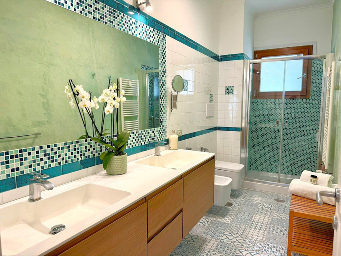 Bathroom 1, Estate4home - Aranci 33 Guest House, Napoli