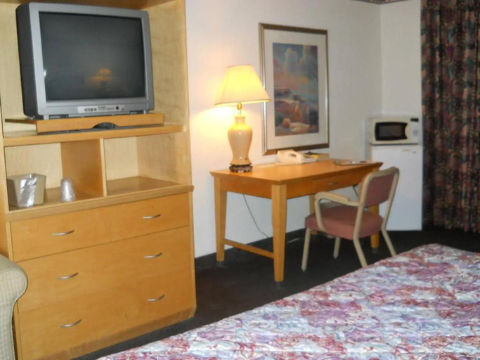 Bedroom 2, Cactus Cove Inn and Suites, Potter