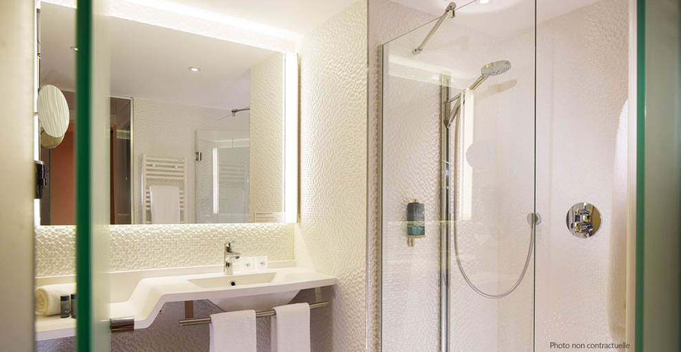 Bathroom 3, Hotel Oceania Le Jura Dijon, Côte-d'Or