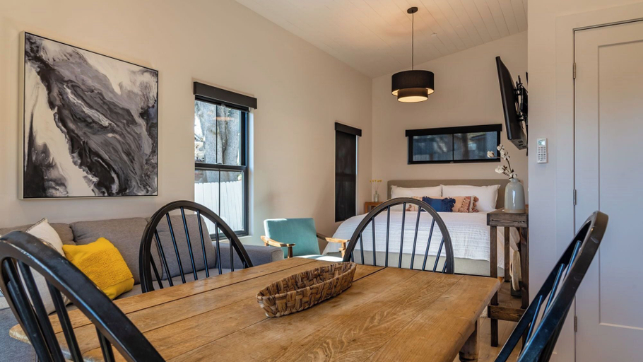 Interior 2, Fiorella Sofia-vine Cottages by Avantstay Two Connecting King Suites Downtown Paso Robles, San Luis Obispo