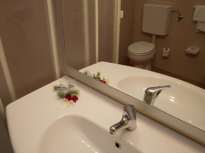 Bathroom 5, Club Esse Gallura Beach Village, Olbia-Tempio