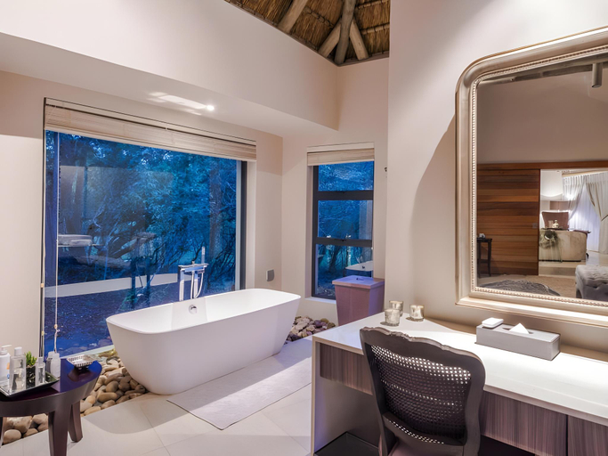 Bathroom 5, AM Lodge, Mopani