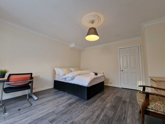 Room 2, Nice Living Serviced Accommodations, Birmingham