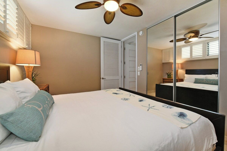 Interior 4, Remodeled Direct Oceanfront 1BD - Papakea L108, Maui