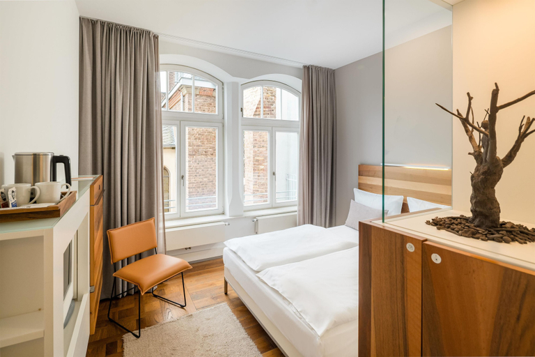 Bedroom 3, Hopper Hotel St. Josef, WorldHotels Crafted, Köln