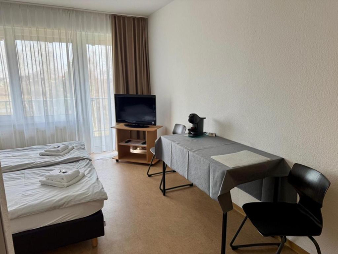 Bedroom 4, Gastehaus Haßloch/Pfalz, Bad Dürkheim