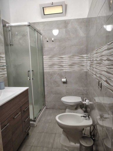 Bathroom 3, Sonnino 90, Bari