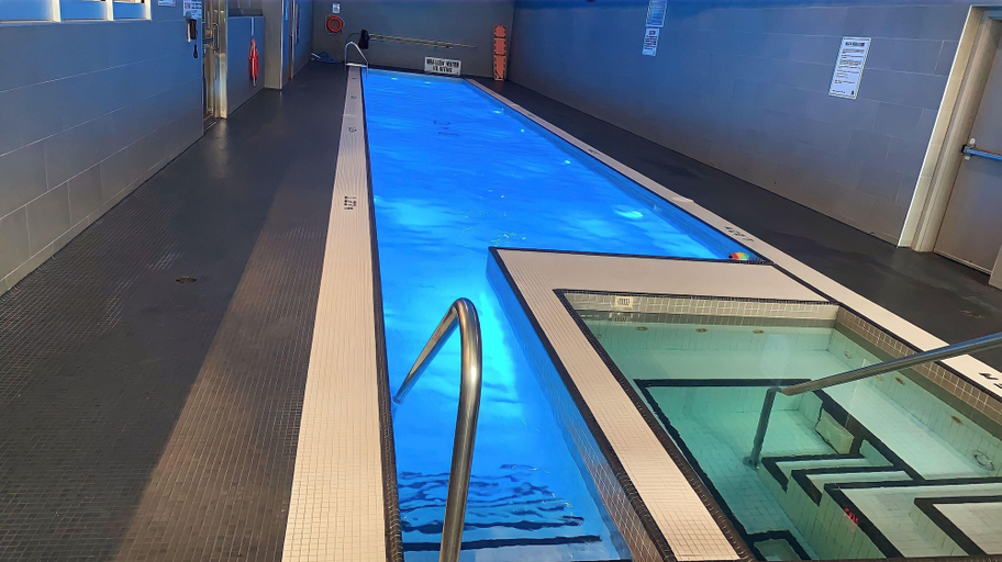 Pool, City Central Residences Downtown Toronto, Toronto