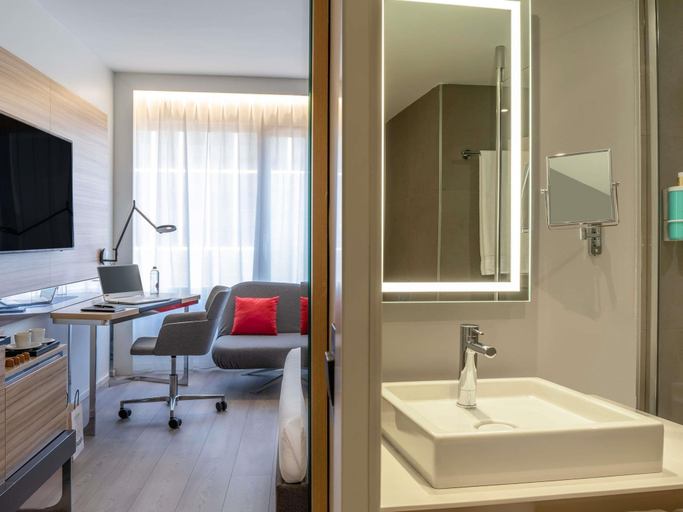 Bathroom 5, Novotel Madrid Campo de las Naciones, Madrid