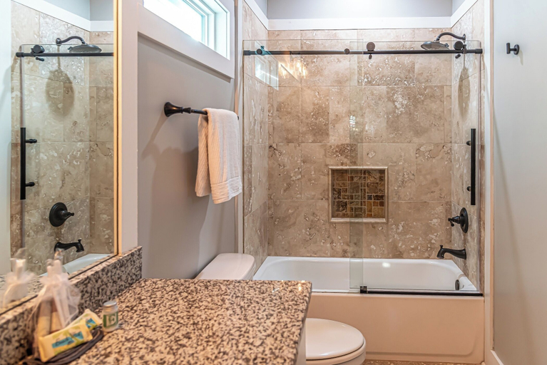Bathroom 2, 4005 Rookery 3 Sea Story, Baldwin