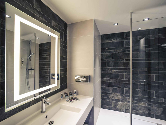 Bathroom 4, Mercure Saint Lo Centre, Manche