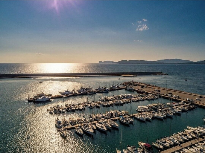 Marina 2, Charming Rina Sea Studio Apartment M2-central Air-con & Wifi Sleeps 2 Persons, Sassari