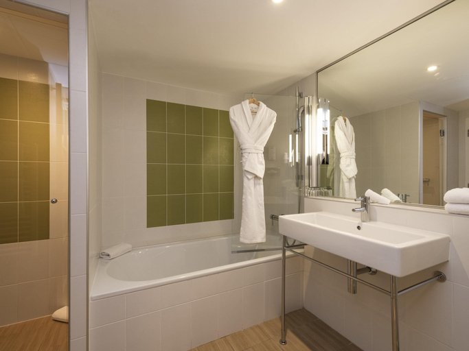 Bathroom 5, Hôtel Mercure Toulon La Seyne-Sur-Mer, Var