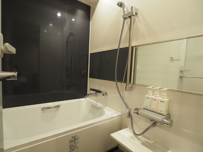 Bathroom 4, Crecer Kamata, Ōta