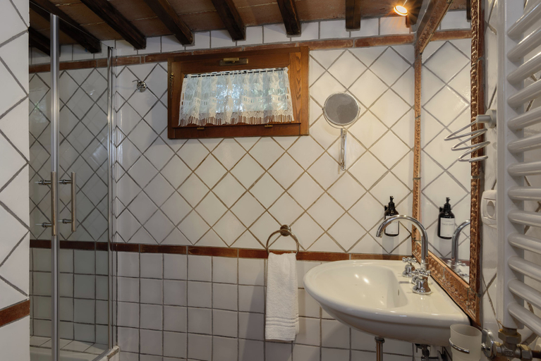 Bathroom 4, Abbadia Sicille Relais, Siena