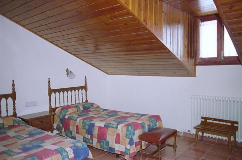 Bedroom 4, Hostal Fondevila, Lleida