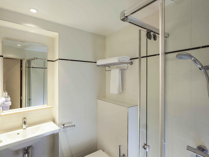 Bathroom 5, ibis Styles Paris Nation Porte de Montreuil, Paris