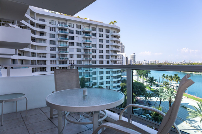 Interior 3, Miami Mar, Cozy Beachfront Views, Parking, Miami-Dade