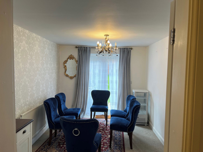 Interior 5, House - Sleeps 8 - Parking and Garden, Coventry