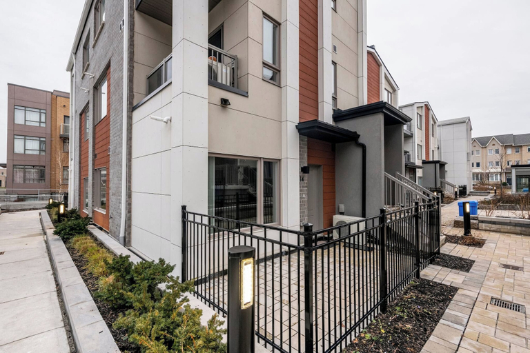Exterior 4, Cozy one bed Town House to Explore City, Toronto