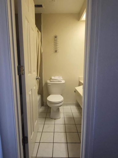 Bathroom, America's Inn, Williamsburg