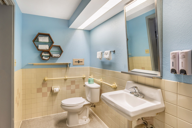 Bathroom 4, HomeTowne Studios by Red Roof Lancaster, Lancaster
