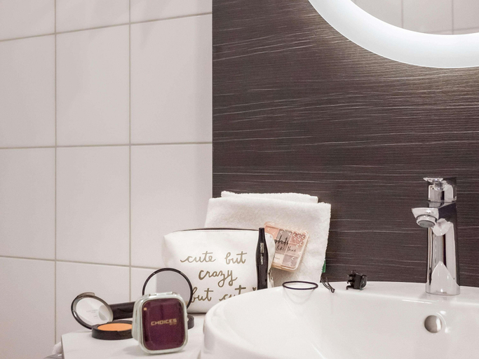 Bathroom 5, ibis Styles Den Haag Scheveningen, The Hague