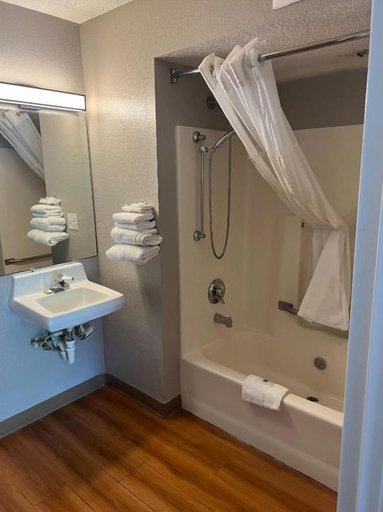 Bathroom 4, Motel 6 Warren, MI - Detroit East, Macomb